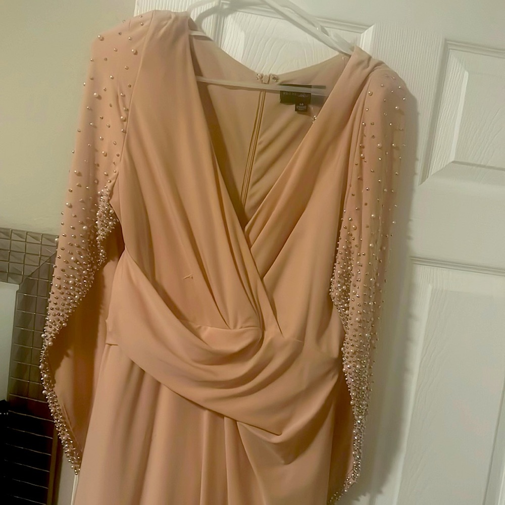 Dillards party dress used once for a wedding in good condition size 14
